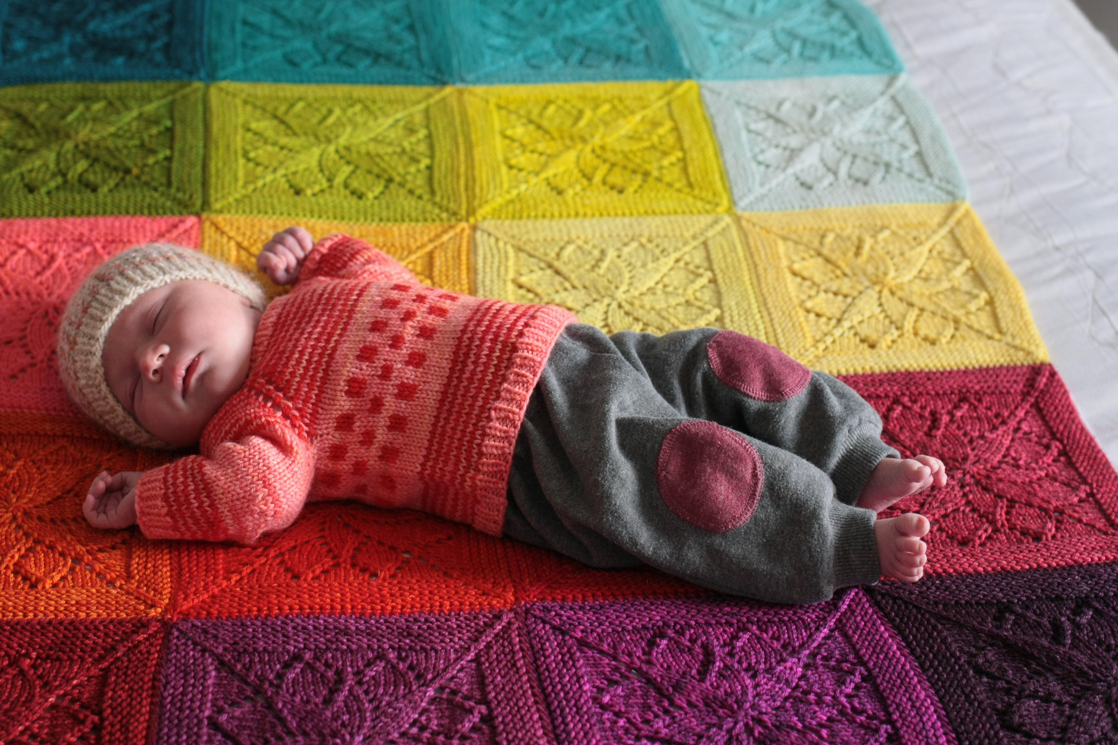 VividBlanketHUKTCK3432 tin can knits